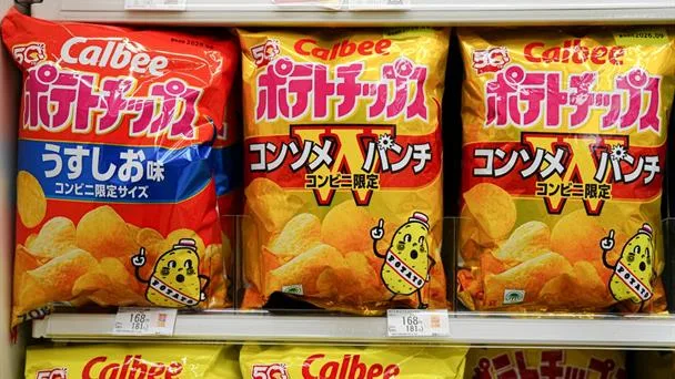 La guerra en Oriente Medio provoca cambio en el diseño de las papas fritas más populares de Japón