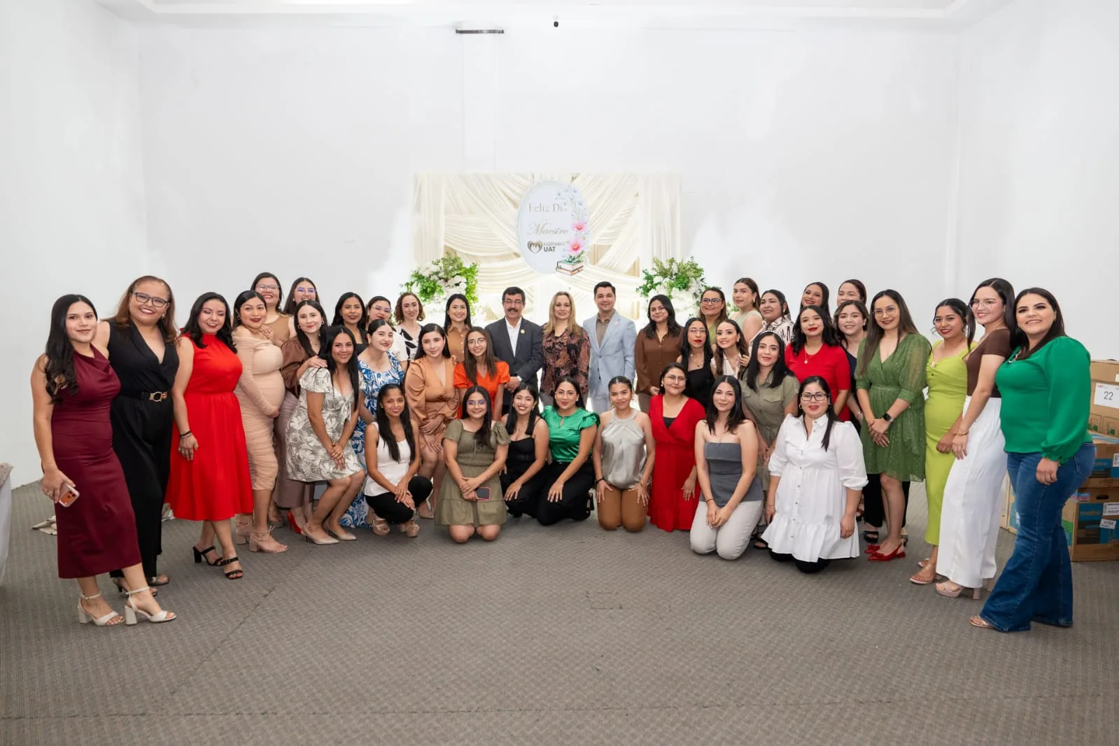 La Universidad Autónoma de Tamaulipas reconoce a maestros de Familia UAT por su labor educativa