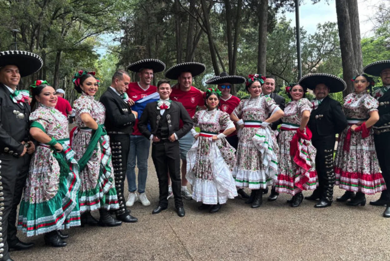 Aficionados checos resaltan la calidez y alegría mexicana durante torneo internacional