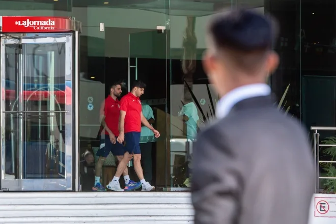 Aficionados de Tijuana reciben con entusiasmo a la selección de Irán previo al Mundial