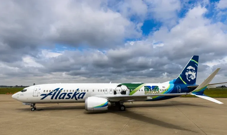 Alaska Airlines estrena diseño especial en avión para celebrar a Seattle en el Mundial 2026