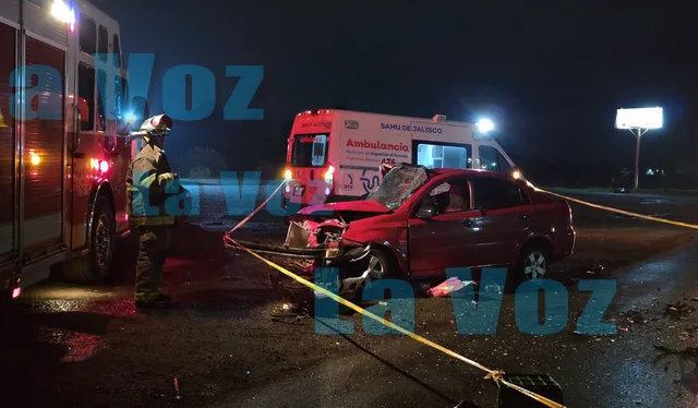 Mujer muere tras choque frontal en carretera de Ciudad Guzmán