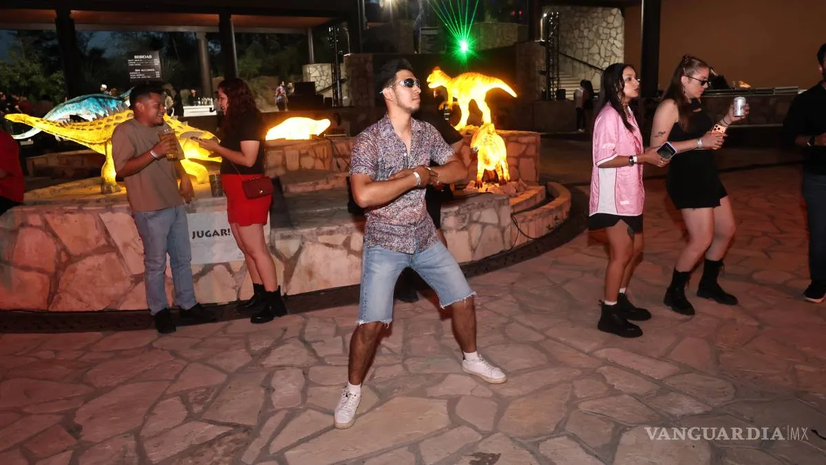 Música, dinosaurios y ambiente nocturno en la quinta edición del MUDE After Dark