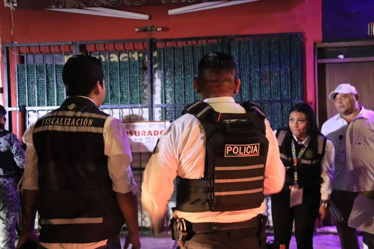 Autoridades clausuran bar en Playa del Carmen tras operativo de inspección nocturno
