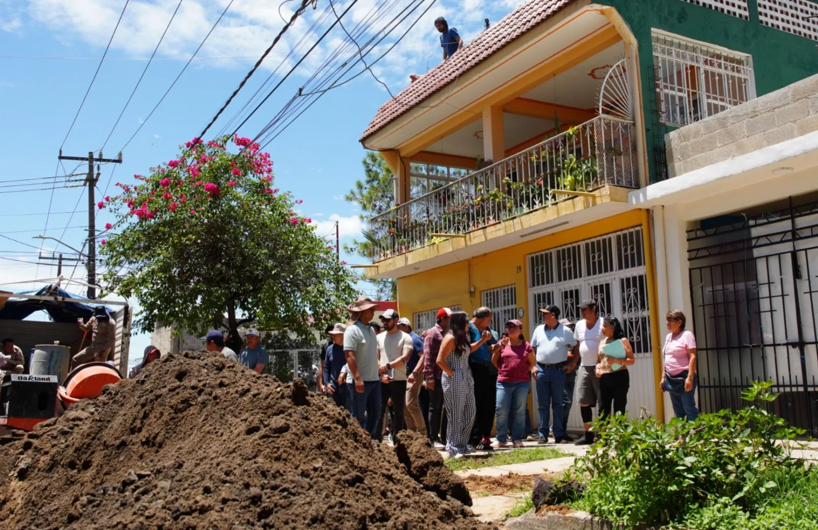 Autoridades municipales atienden demandas vecinales en Infonavit Sumidero