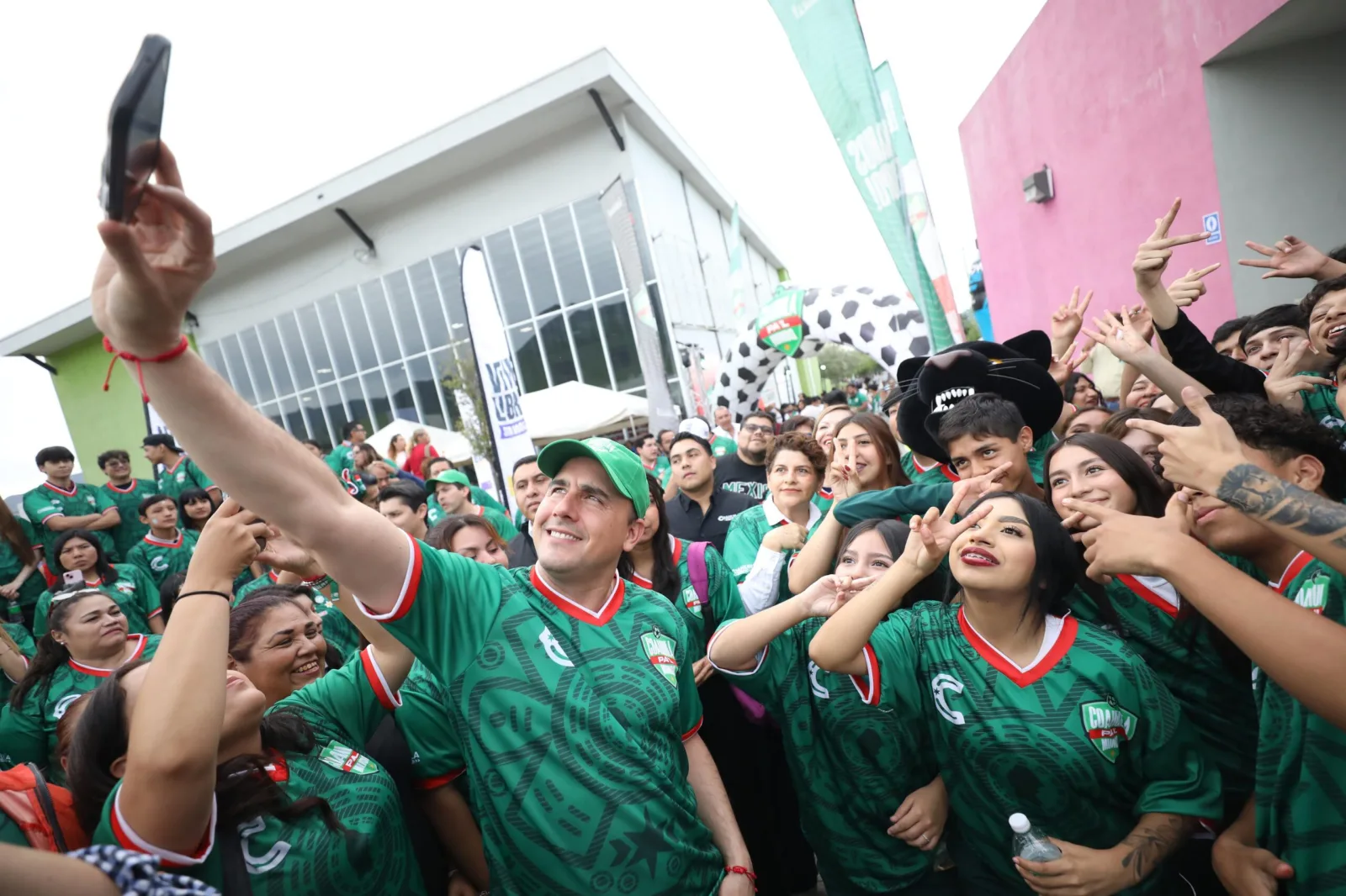 Coahuila modifica horarios escolares para que alumnos presencien debut de México en Mundial