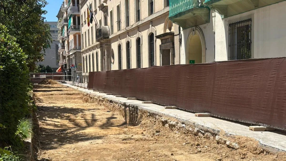 El Ayuntamiento detiene temporalmente la excavación arqueológica en avenida de Huelva, Badajoz