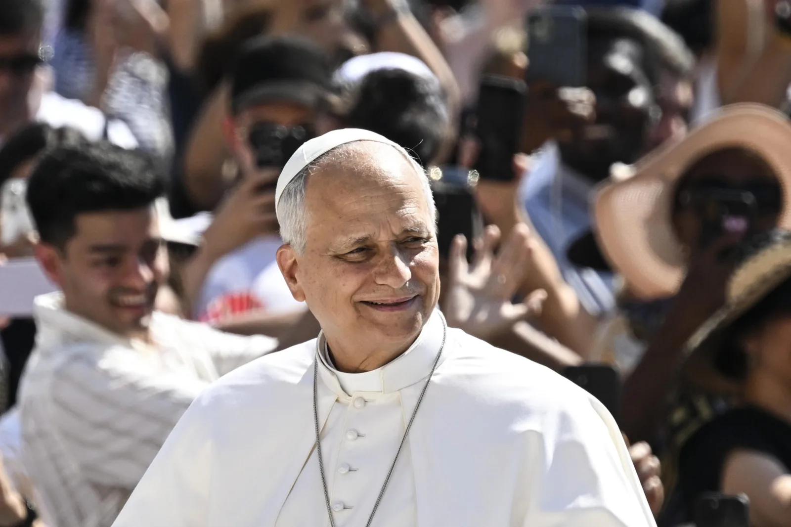 El papa León XIV urge a jóvenes a elegir con prudencia su vocación y aprovechar el descanso