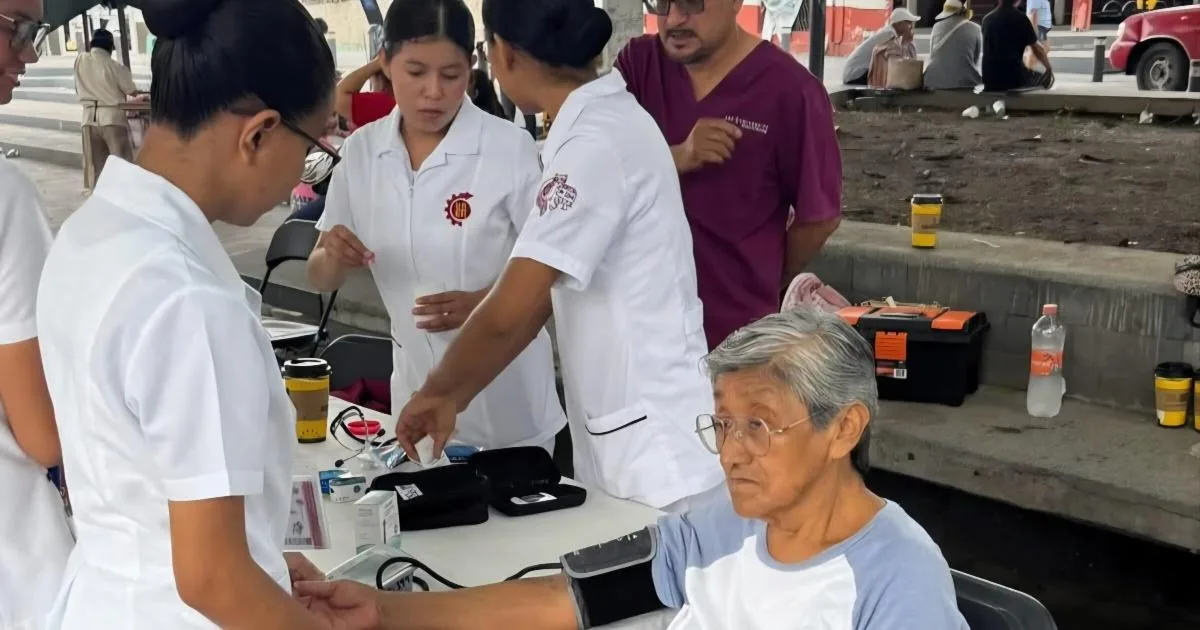 Estudiantes del CBTis 194 ofrecen servicios de salud gratuitos en Ayala