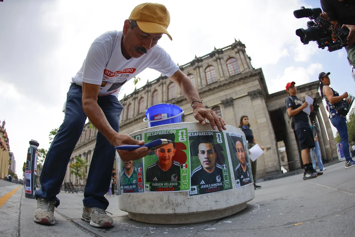 Familiares de desaparecidos en Jalisco crean tarjetas estilo álbum del Mundial para visibilizar la crisis
