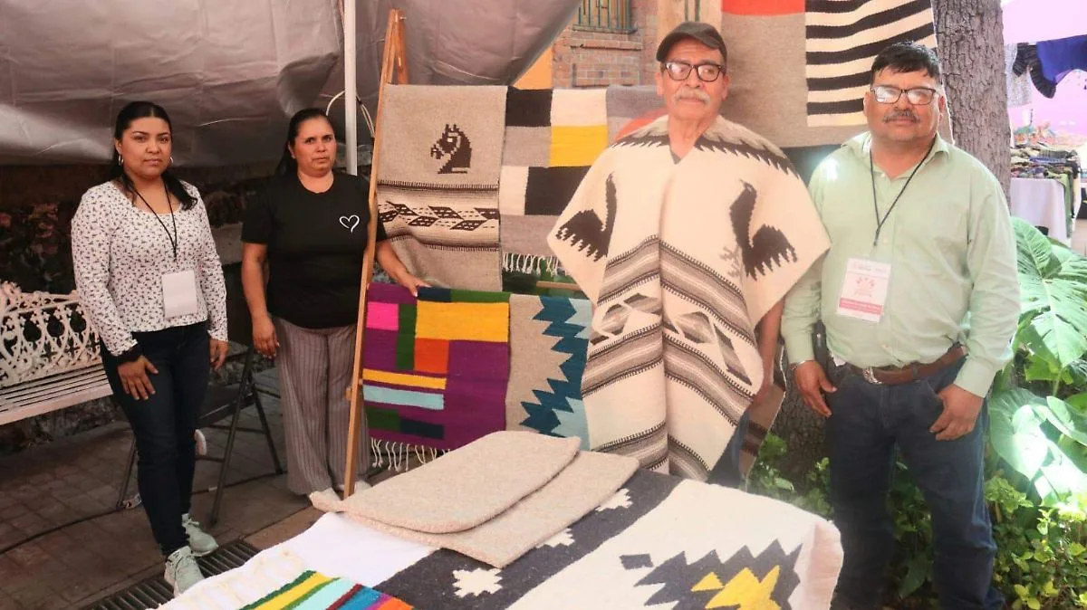 Feria artesanal en México destaca la riqueza de la talavera, el cacao y la madera