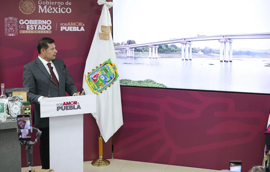 Gobierno estatal impulsa desarrollo económico en la Mixteca con nuevo puente y proyectos integrales