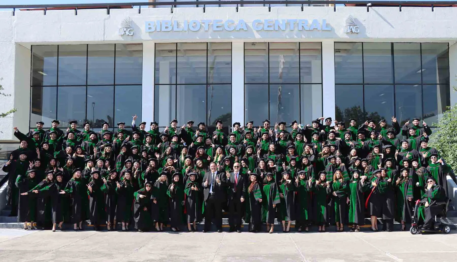 Graduados del Programa Internacional de Medicina de la UAG cierran una etapa y comienzan su carrera profesional