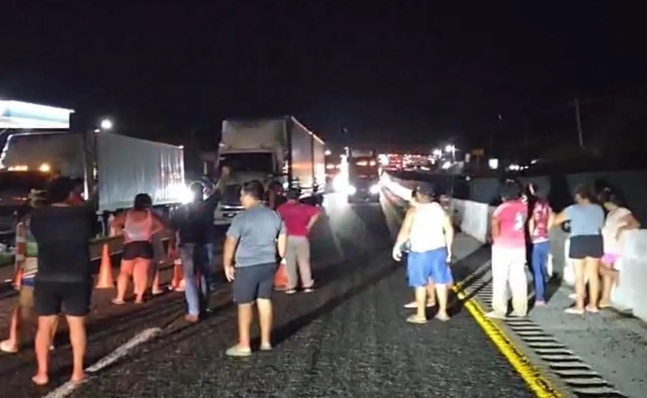 Habitantes de Hecelchakán bloquean la Mérida-Campeche por crisis de agua potable