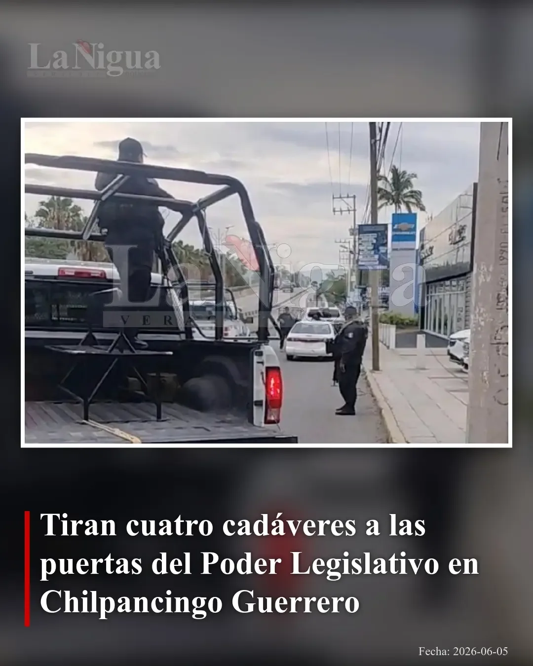 Hallan cuatro cuerpos ejecutados en un vehículo frente al Congreso de Guerrero