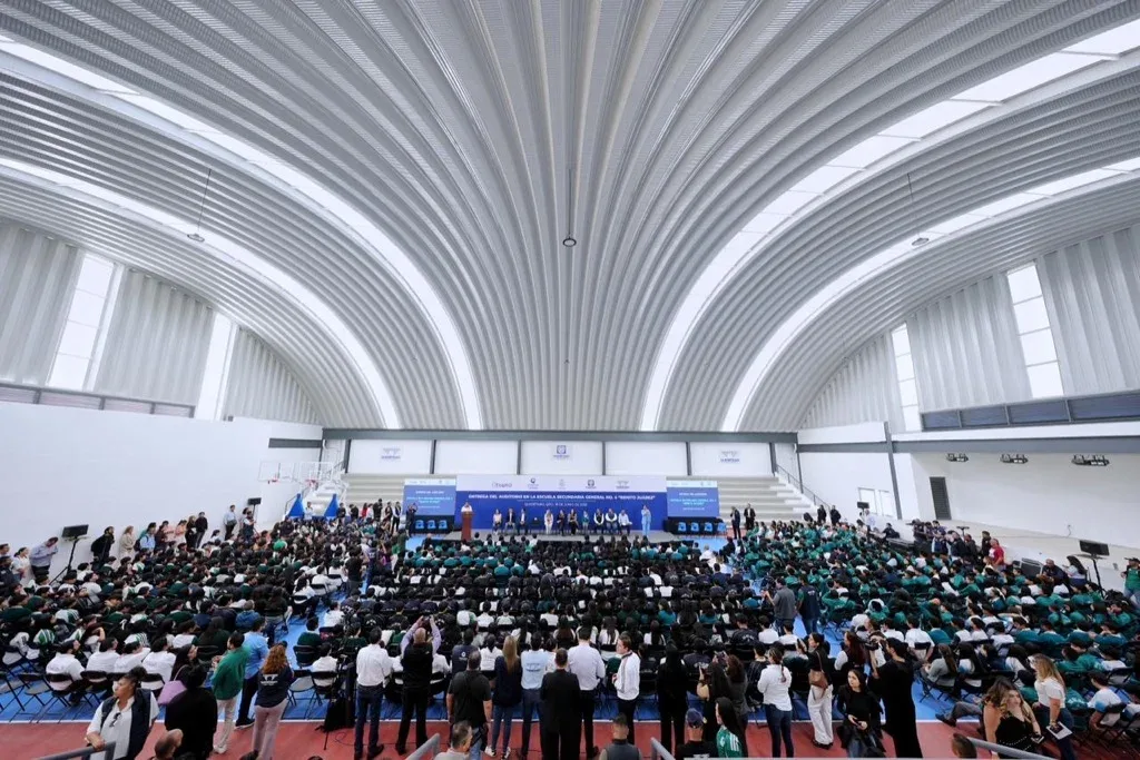 Inauguran auditorio multifuncional en secundaria Benito Juárez de Lomas de Casa Blanca