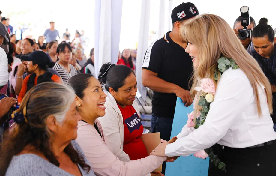 Jornada del SEDIF en Santo Tomás Hueyotlipan brinda apoyo integral a familias vulnerables