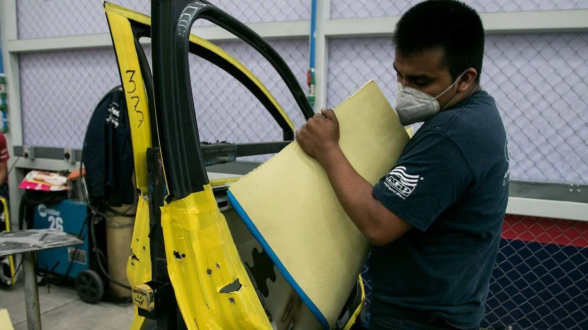 La actividad industrial se contrajo en 20 estados de México durante febrero de 2026