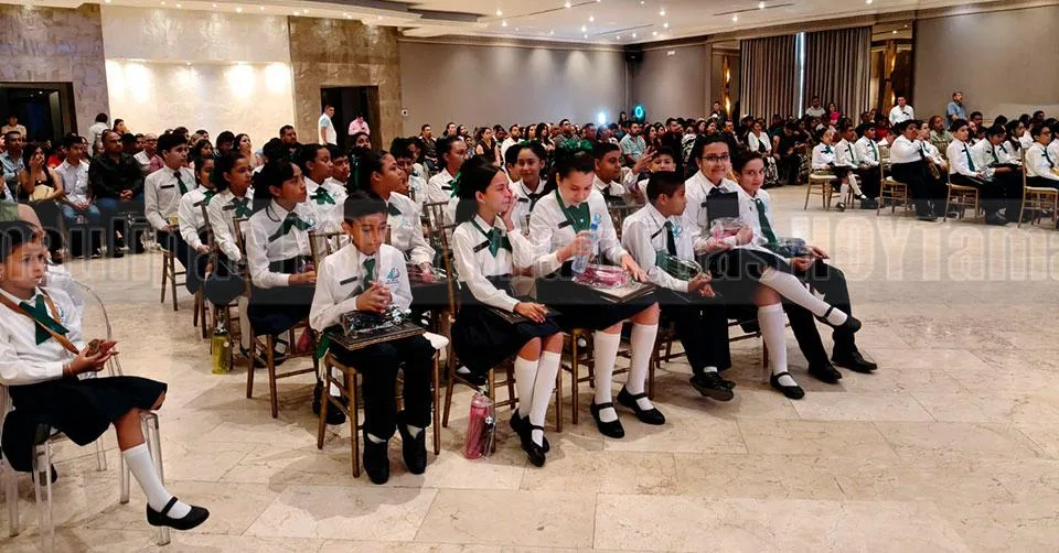 La generación que vivió la educación en pandemia celebra su graduación en Reynosa
