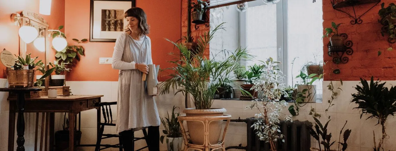 La influencia de las plantas en casa mejora la salud mental y la productividad, según la ciencia