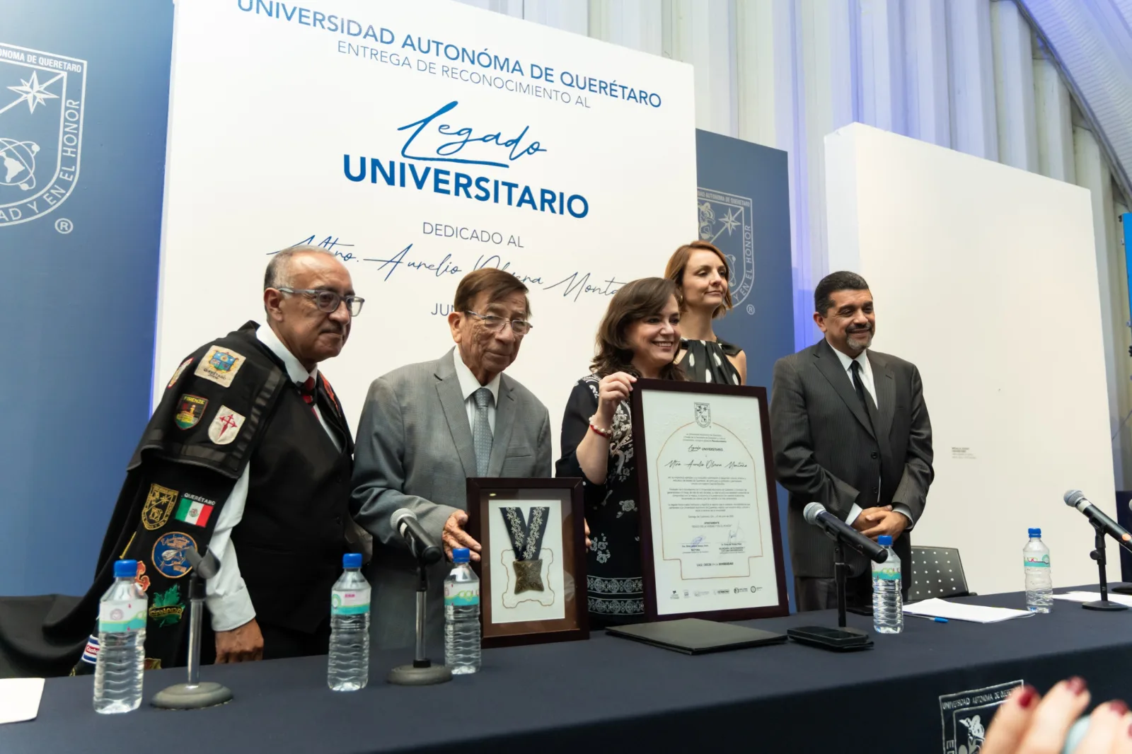 La UAQ homenajea a Aurelio Olvera Montaño con el Premio Legado Universitario