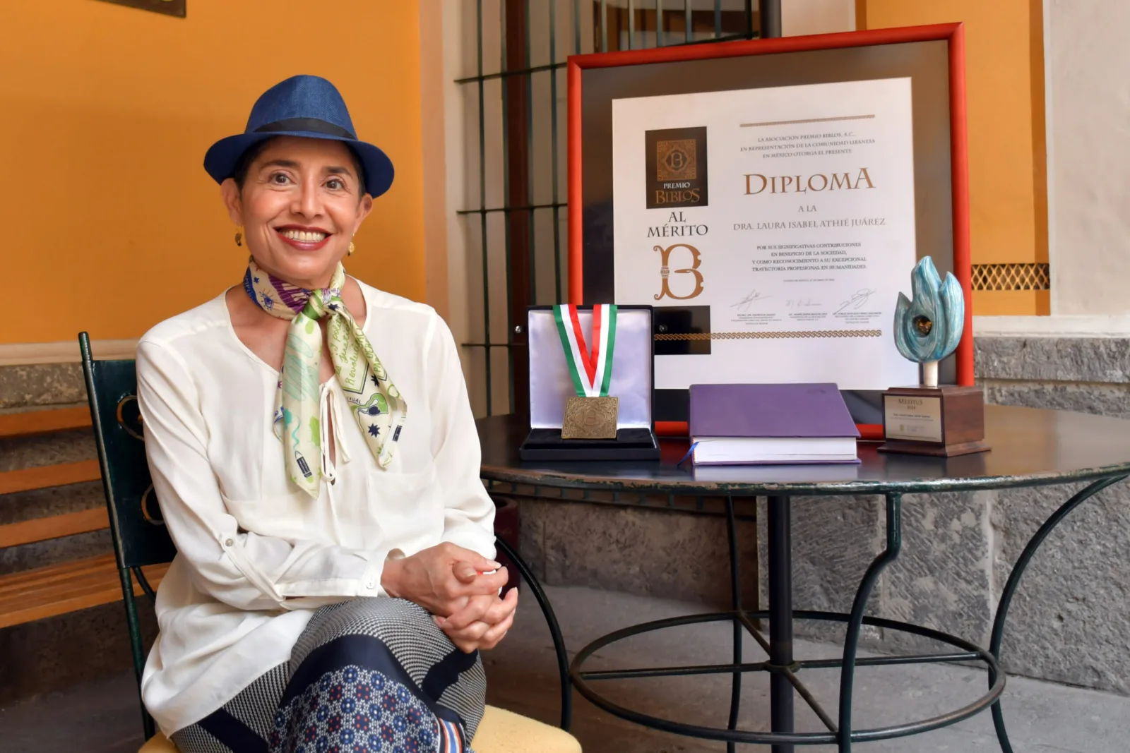 Laura Isabel Athié recibe el Premio Biblos 2026 por su aporte en humanidades y enfermedades autoinmunes
