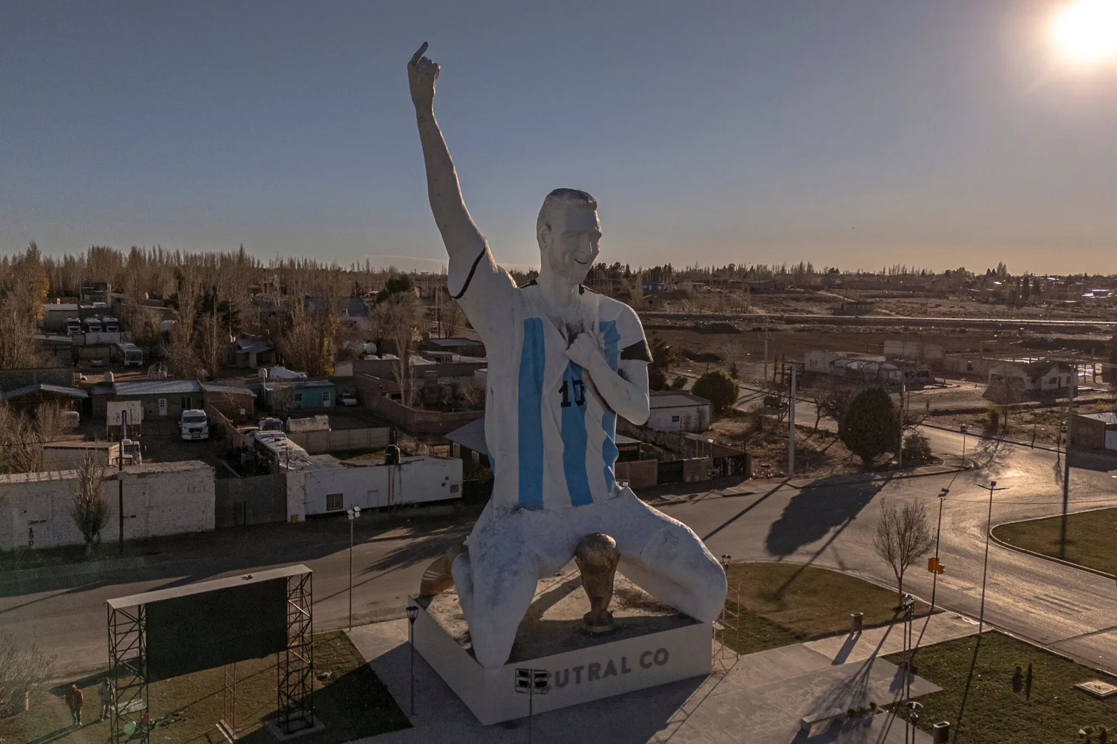 Los desafíos detrás de la creación de la estatua gigante de Lionel Messi