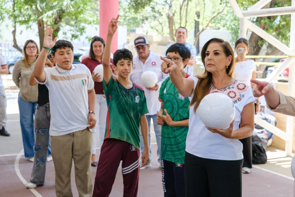 Luego de 24 años, secundaria en Cancún estrena domo que mejora la experiencia escolar
