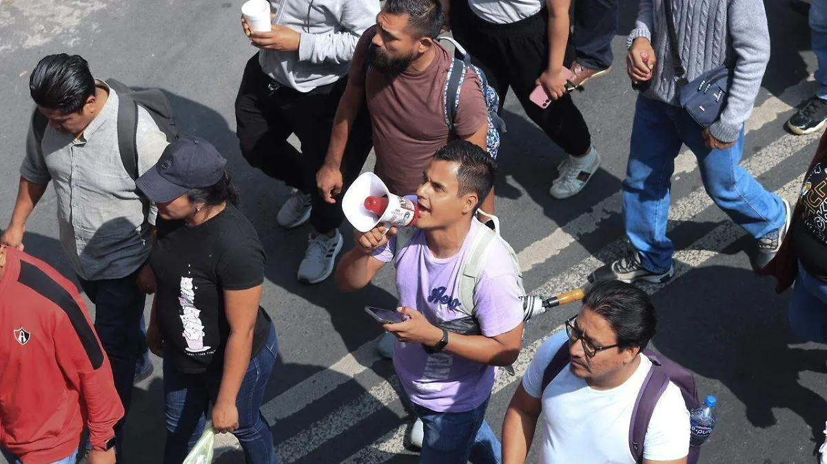 Manifestantes internacionales apoyan campamentos de CNTE mientras ciudadanos expresan inconformidad en CDMX