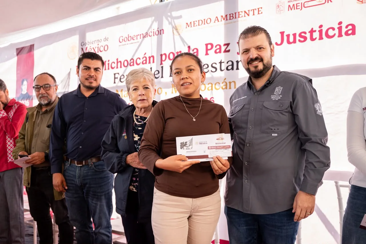 Más de mil 500 personas reciben servicios gratuitos en la Feria del Bienestar de Maravatío