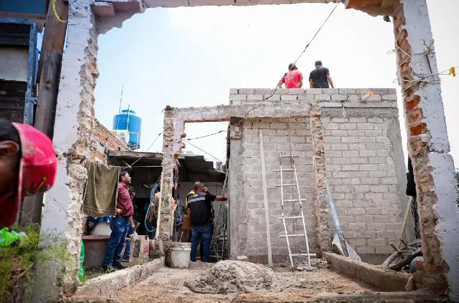 Mejoran viviendas para 25 familias en Ocotlán mediante programa municipal