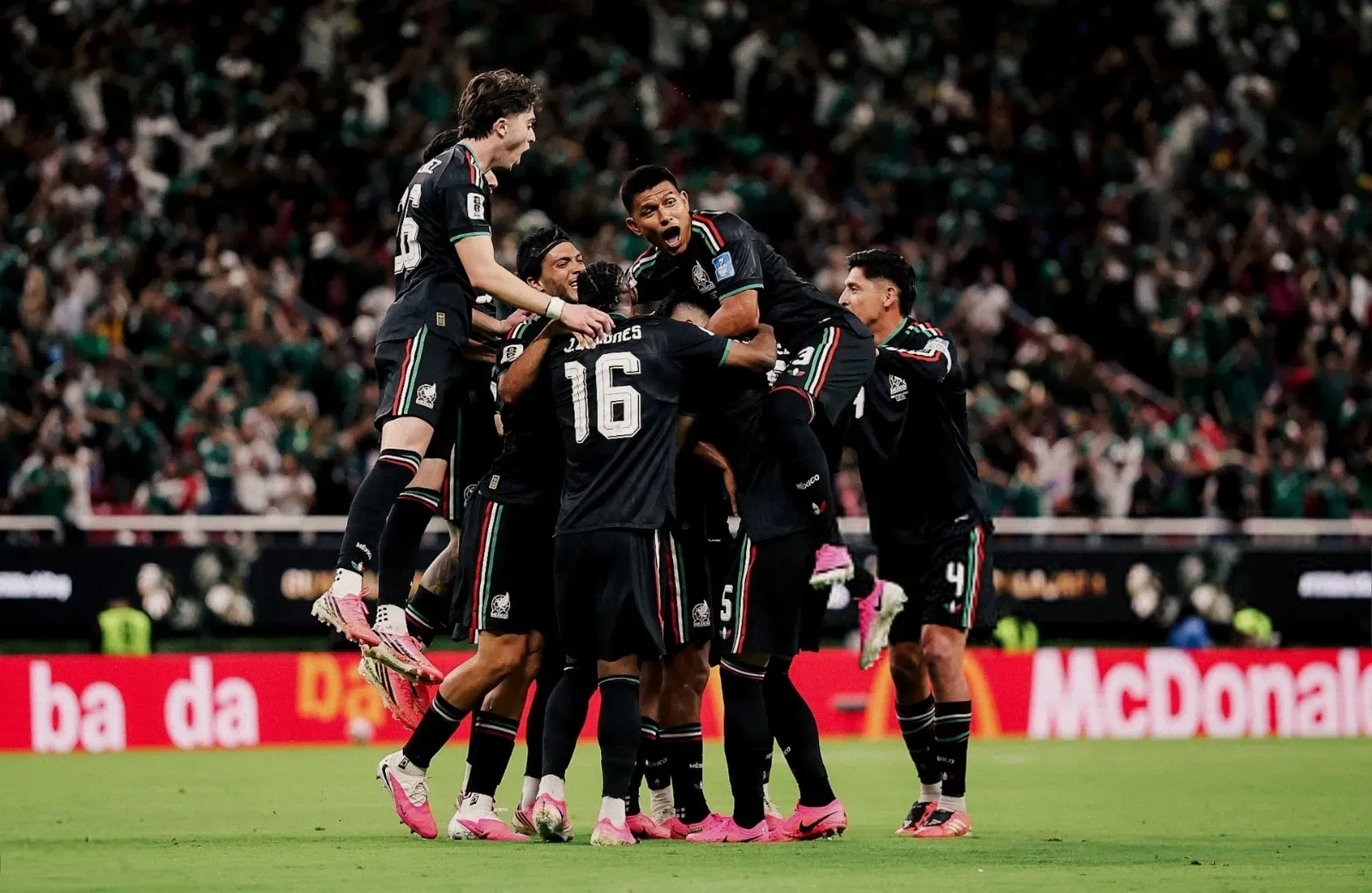 México gana a Corea por la mínima y asegura el primer lugar del Grupo A