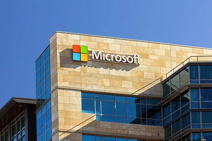 Microsoft apuesta por modelos propios de inteligencia artificial y busca startups para diversificar su ecosistema