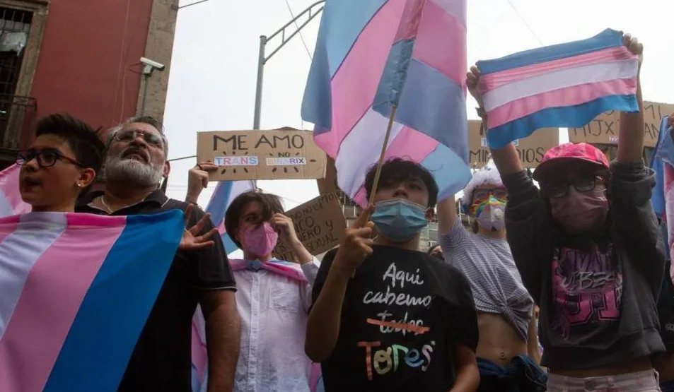 Morena y otras fuerzas políticas rechazan reconocimiento de identidad trans en menores en Puebla