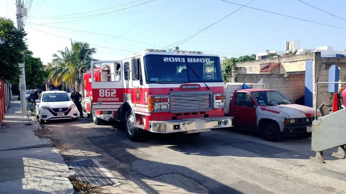 Mujer con quemaduras tras incendio originado en instalación eléctrica de vivienda en Mérida