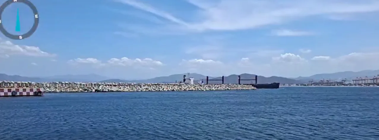 Pemex refuerza vigilancia en Bahía de Manzanillo tras detección de mancha aceitosa