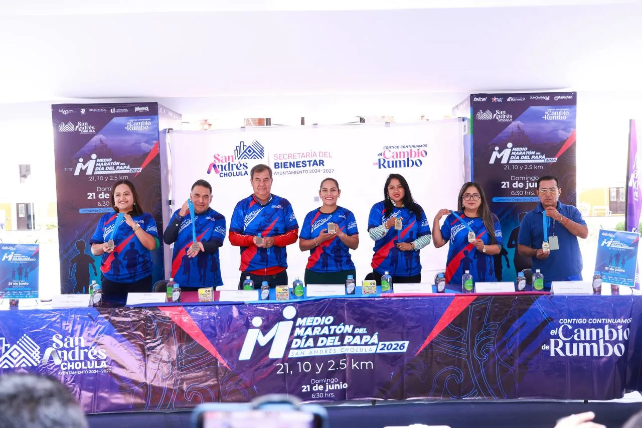 Presentan la playera y medalla oficial del Medio Maratón del Día del Papá 2026 en San Andrés Cholula