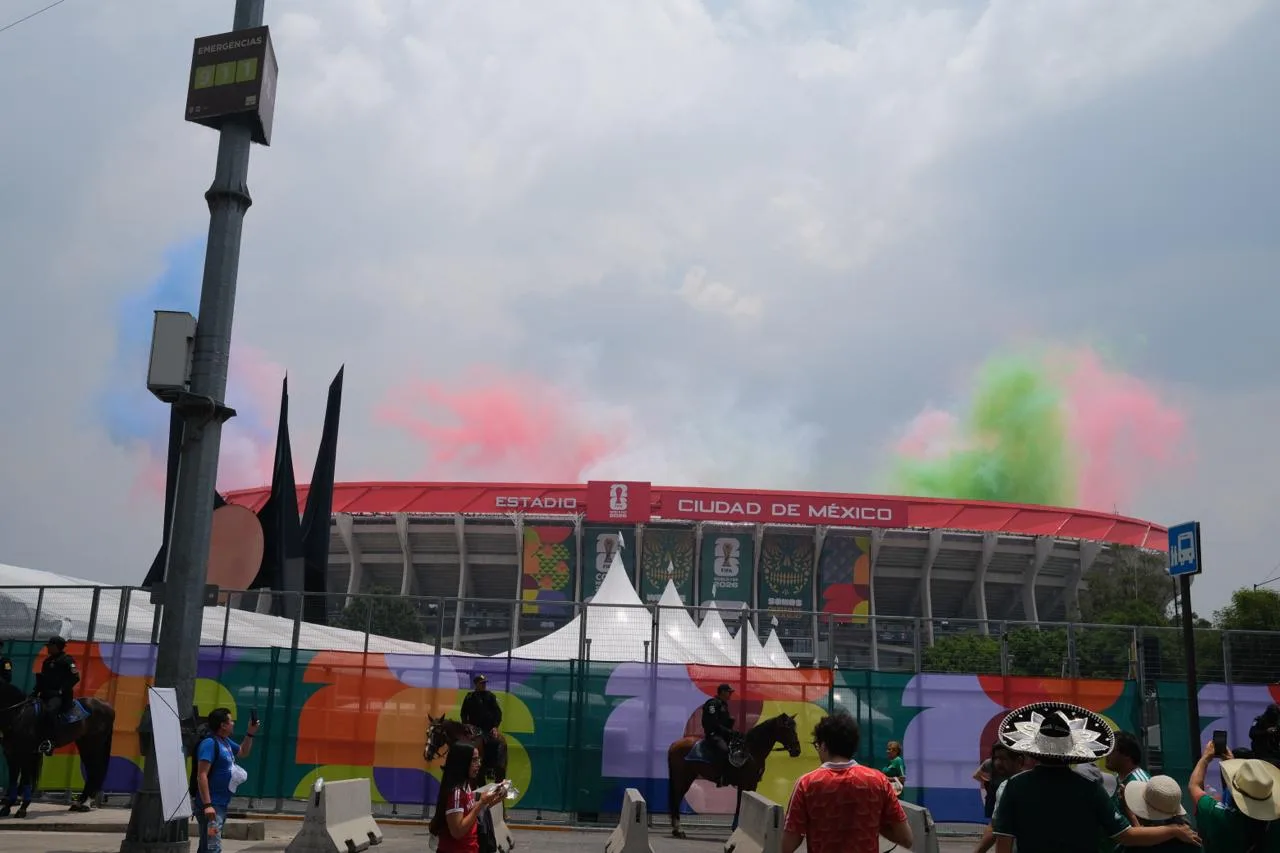 Protestas antififa cuestionan impacto social del Mundial frente a la fiesta oficial