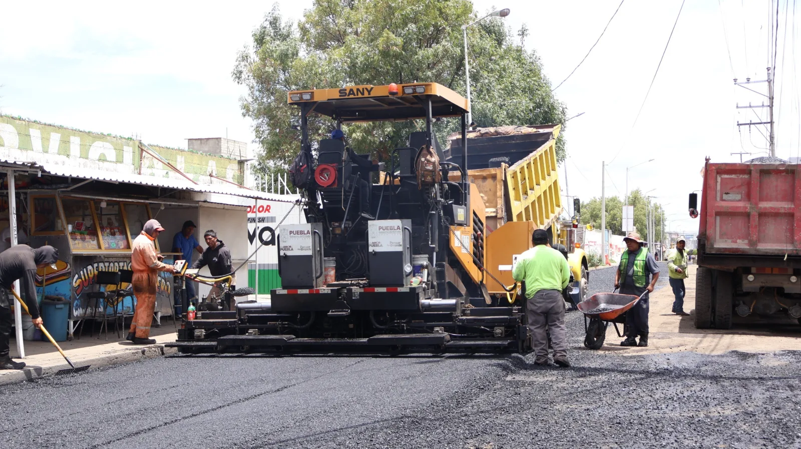 Puebla impulsa la movilidad con pavimentación de seis vialidades clave en la capital