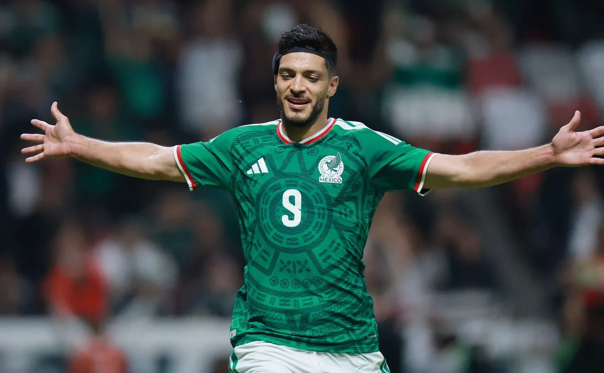 Raúl Jiménez se acerca al podio de goleadores históricos de la Selección Mexicana