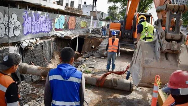 Reabren carriles laterales de López Mateos tras socavón y anuncian inspección hidráulica