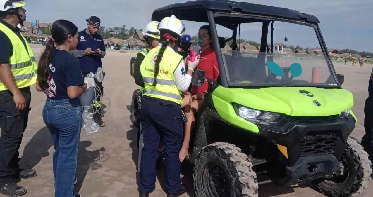 Rescatan a dos personas en Playa Miramar tras dificultades en el mar