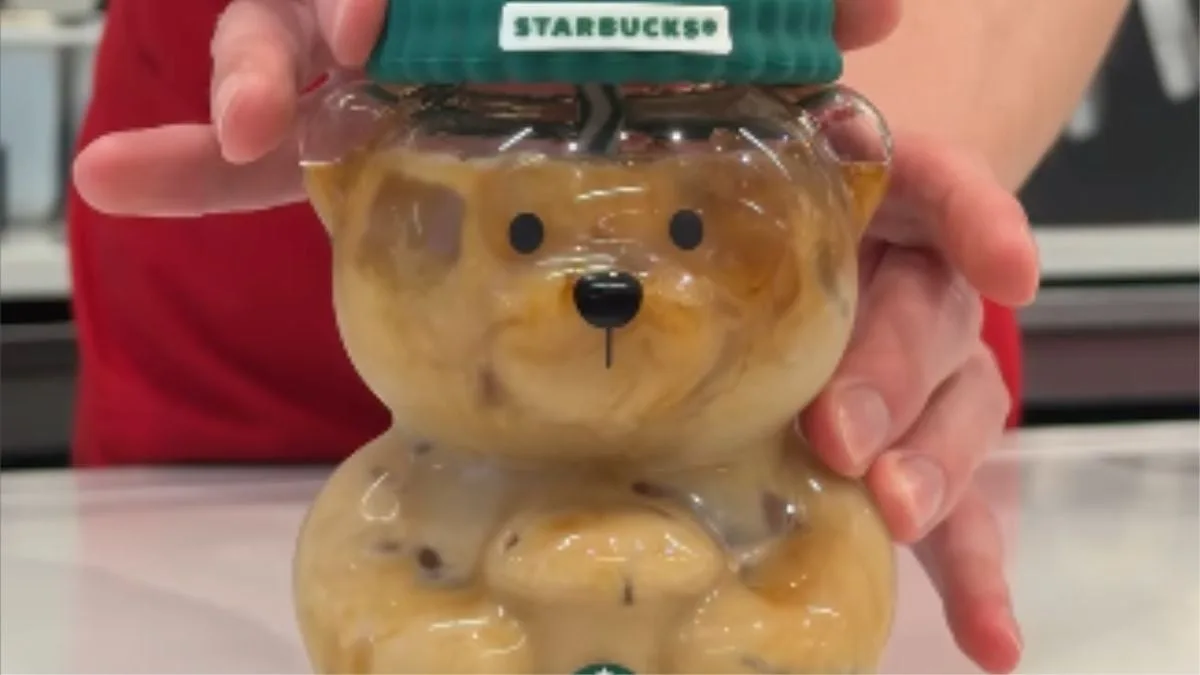 Starbucks reintroduce el vaso Bearista con diseño inspirado en el fútbol