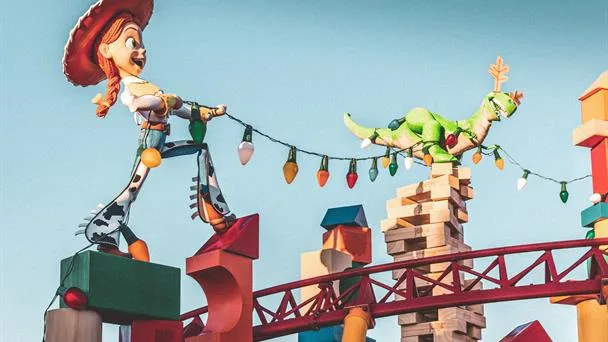 Toy Story 5 domina la taquilla global mientras Supergirl debuta con cifras bajas