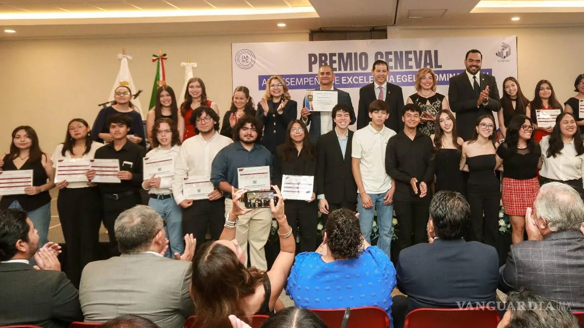 UAdeC reconoce a estudiantes con resultados sobresalientes en evaluaciones nacionales