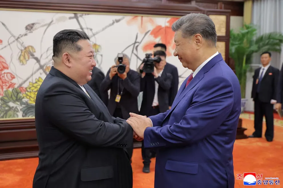 Xi Jinping visita Pyongyang para reforzar la alianza con Corea del Norte en medio de tensiones internacionales