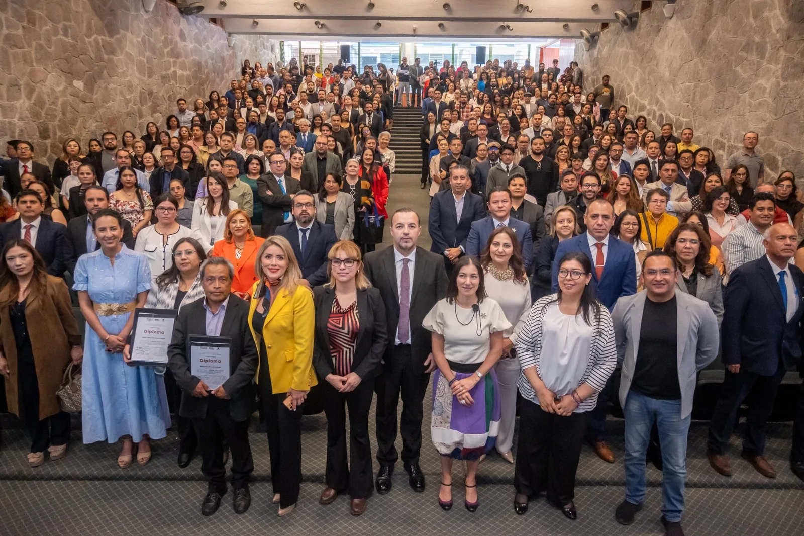 303 emprendedores finalizan formación en Toluca y se anuncian 500 nuevos espacios
