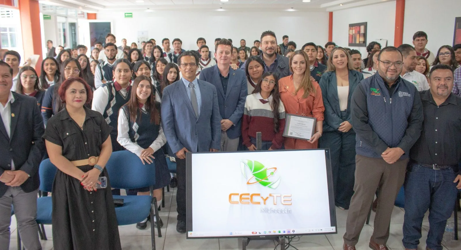84 estudiantes del Cecytem completan programa de Educación Dual en Michoacán
