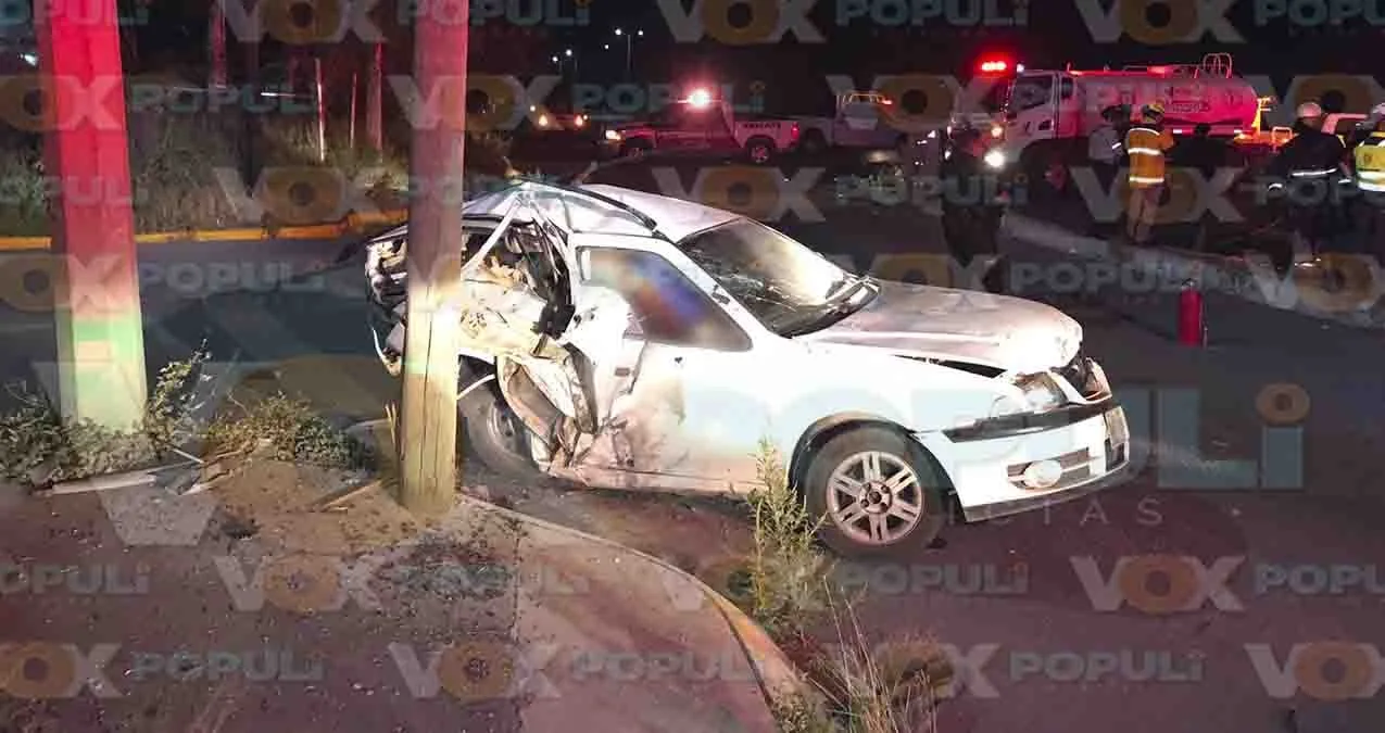 Accidente en carretera Victoria-Monterrey causa la muerte de mujer embarazada y deja cinco hombres gravemente heridos