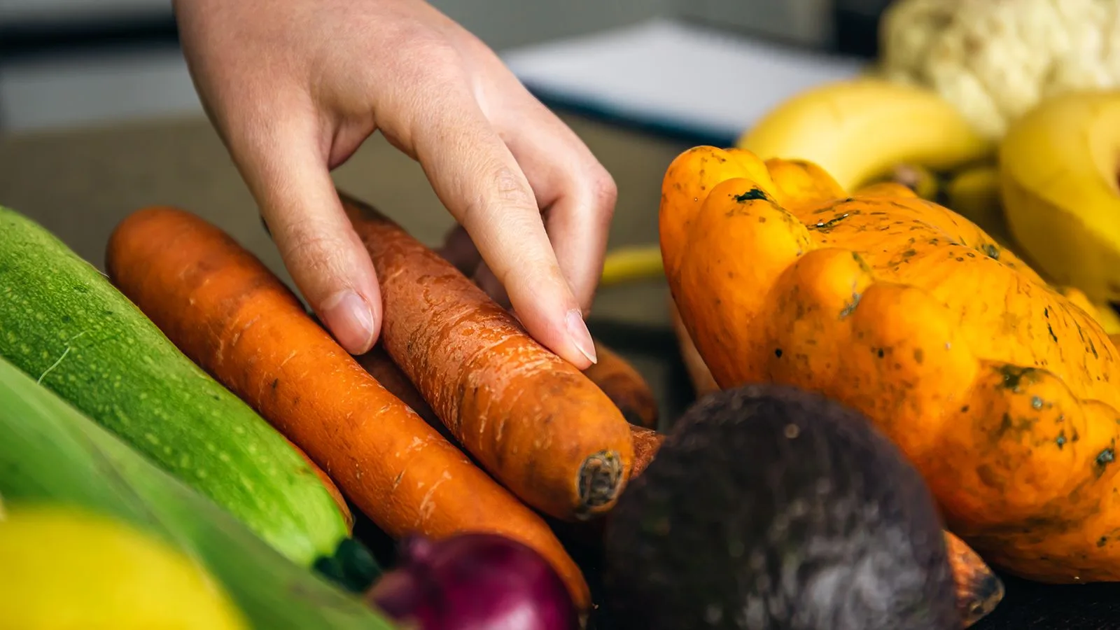 Alerta por Cyclospora en frutas y verduras frescas que causan diarrea y fiebre